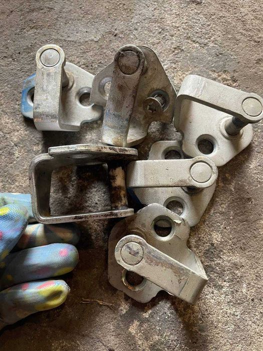 Защелка скоба дверей Ford Transit 2000-2014 год