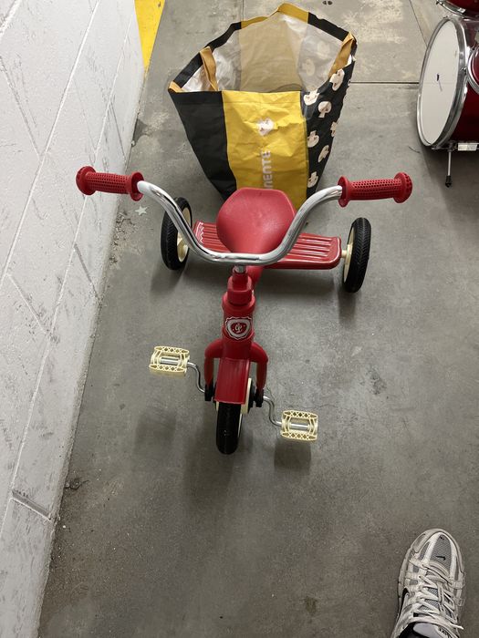 Triciclo vermelho