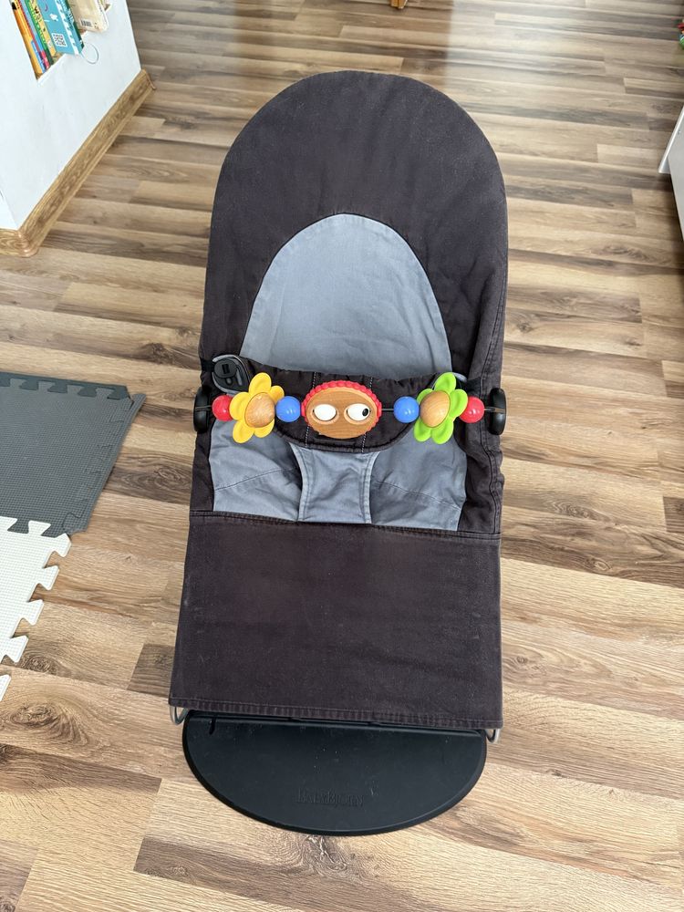 Baby bjorn + zabawka