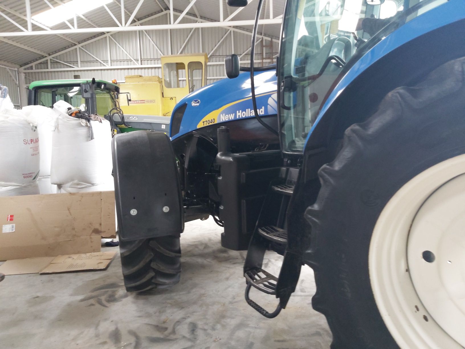 New holland  T7040