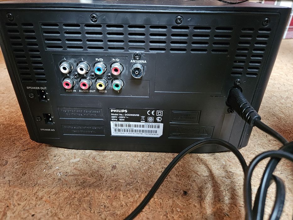 Wieża Philips DCD3020/58 DVD USB Radio FM  używana