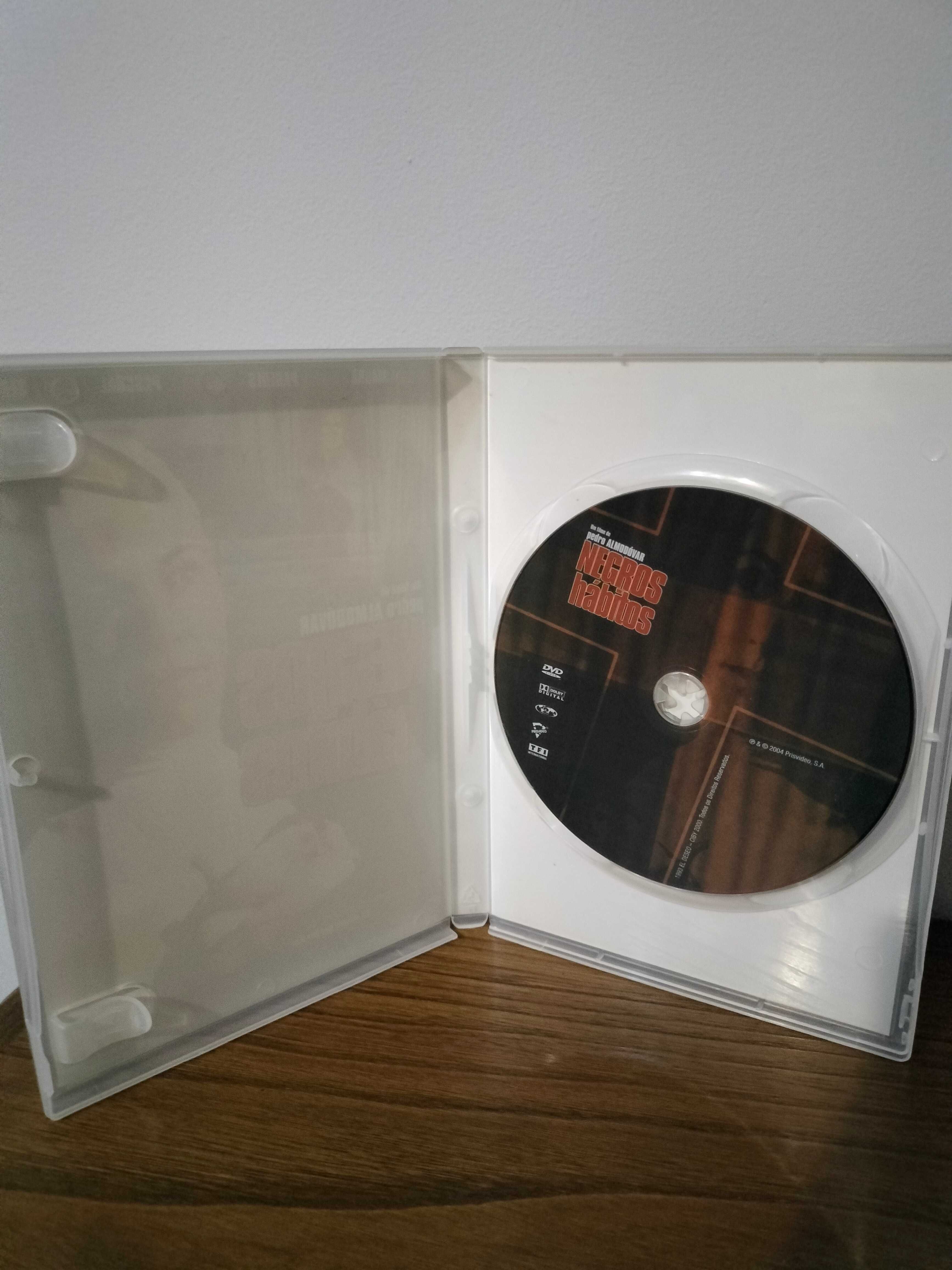 Filme DVD: Negros Hábitos - Dark Habits