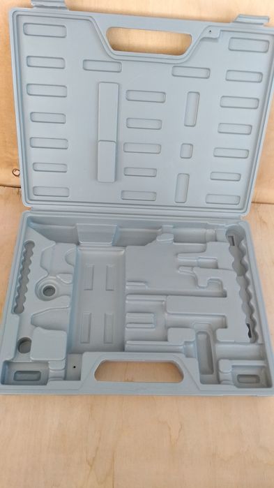 Набор инструментов: кейс, надфили, ключи.