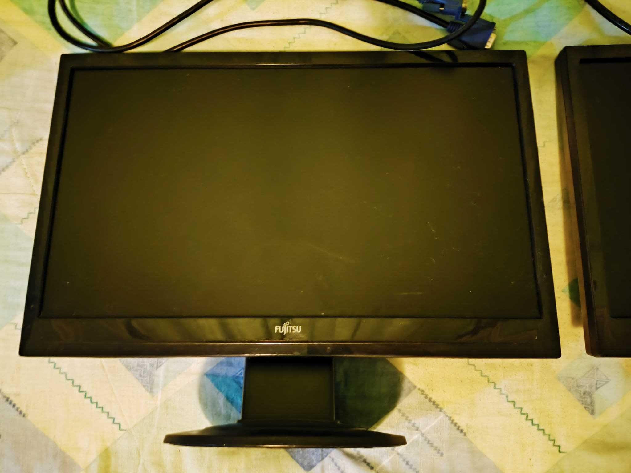 Monitores FUJITSU L3190T em perfeito estado. (Cabos incluidos)