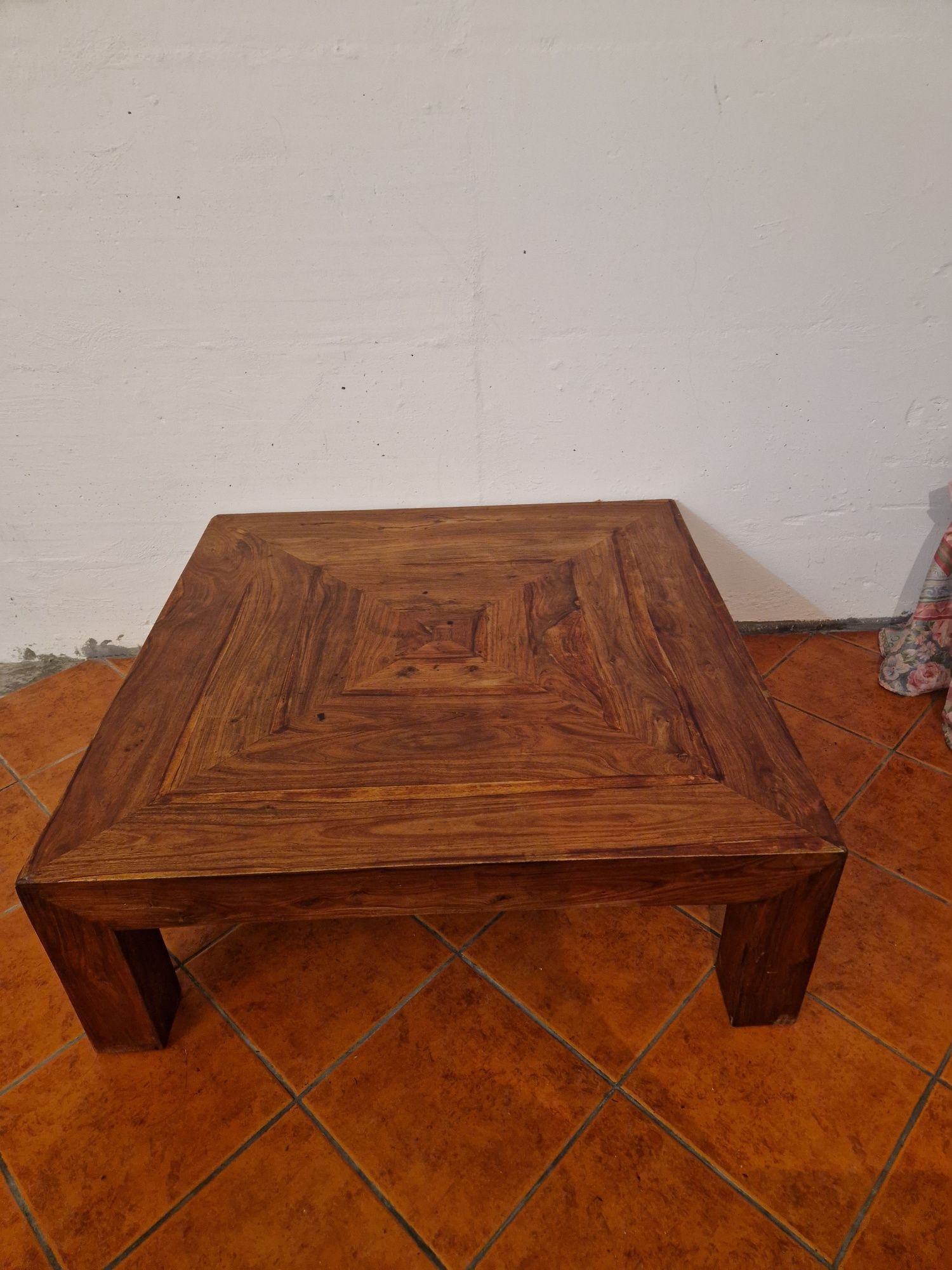 Mesa de centro de madera massiça