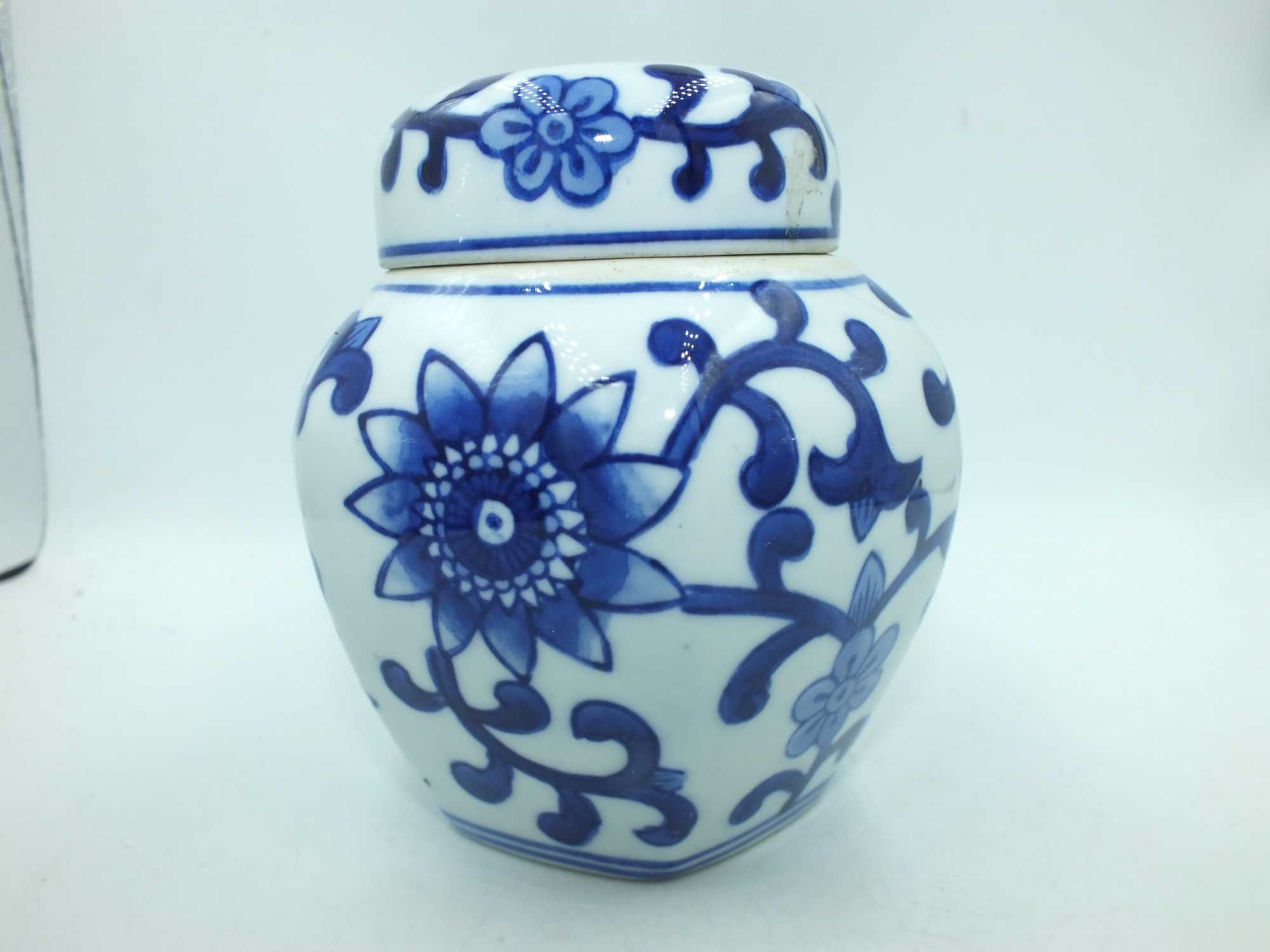 Chiński porcelanowy pojemnik styl Jingdezhen  B0924 kobalt i biel