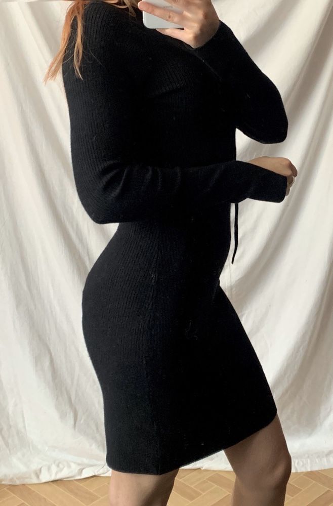 Guess Czarna sukienka prazkowana z wiązaniem długi rękaw seksowna