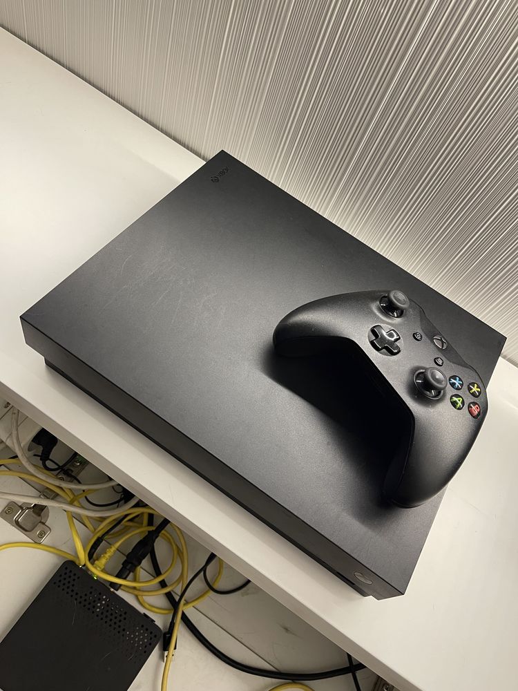 Xbox one x + pad