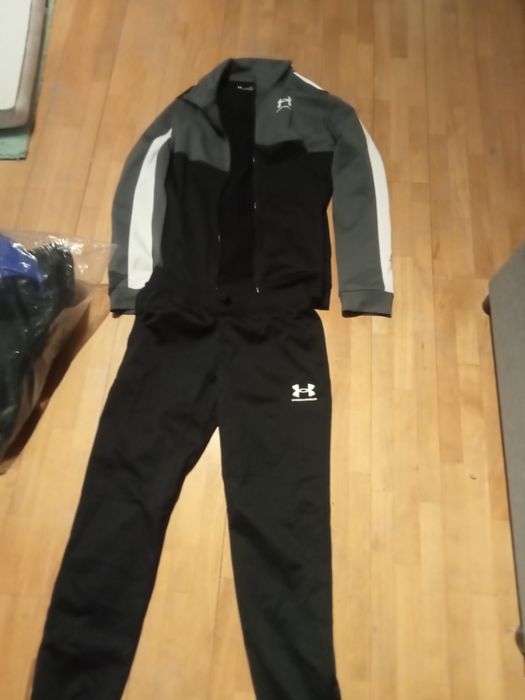 Nowy Dres under armour  rozmiar s
