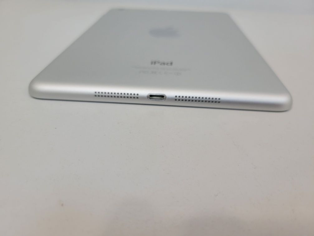 iPad Mini 2 wi-fi 16Gb Silver,идеальный