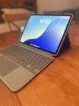 iPad Pro 11 (4 gen) M2 128GB Wi-Fi + 5G + Logitech Combo Touch
