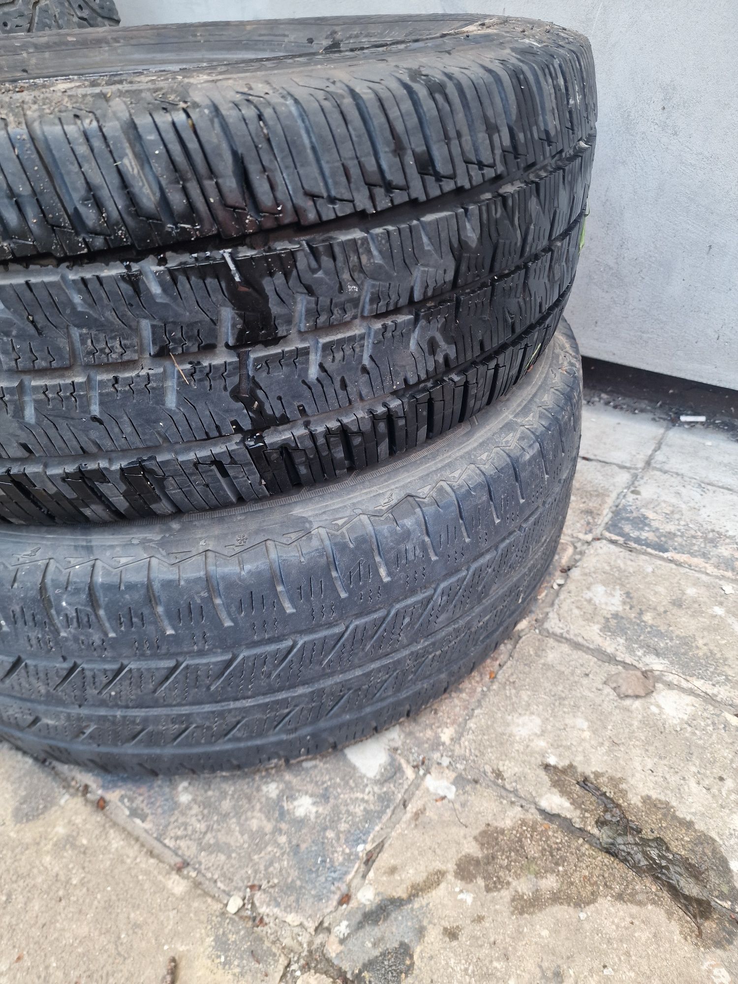 Continental 235/65/r16 c, демисезонна.