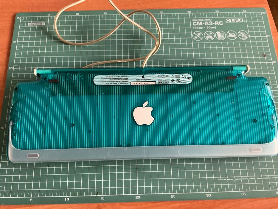 Klawiatura Apple M2452 iMac G3 niebieska całkowicie sprawna