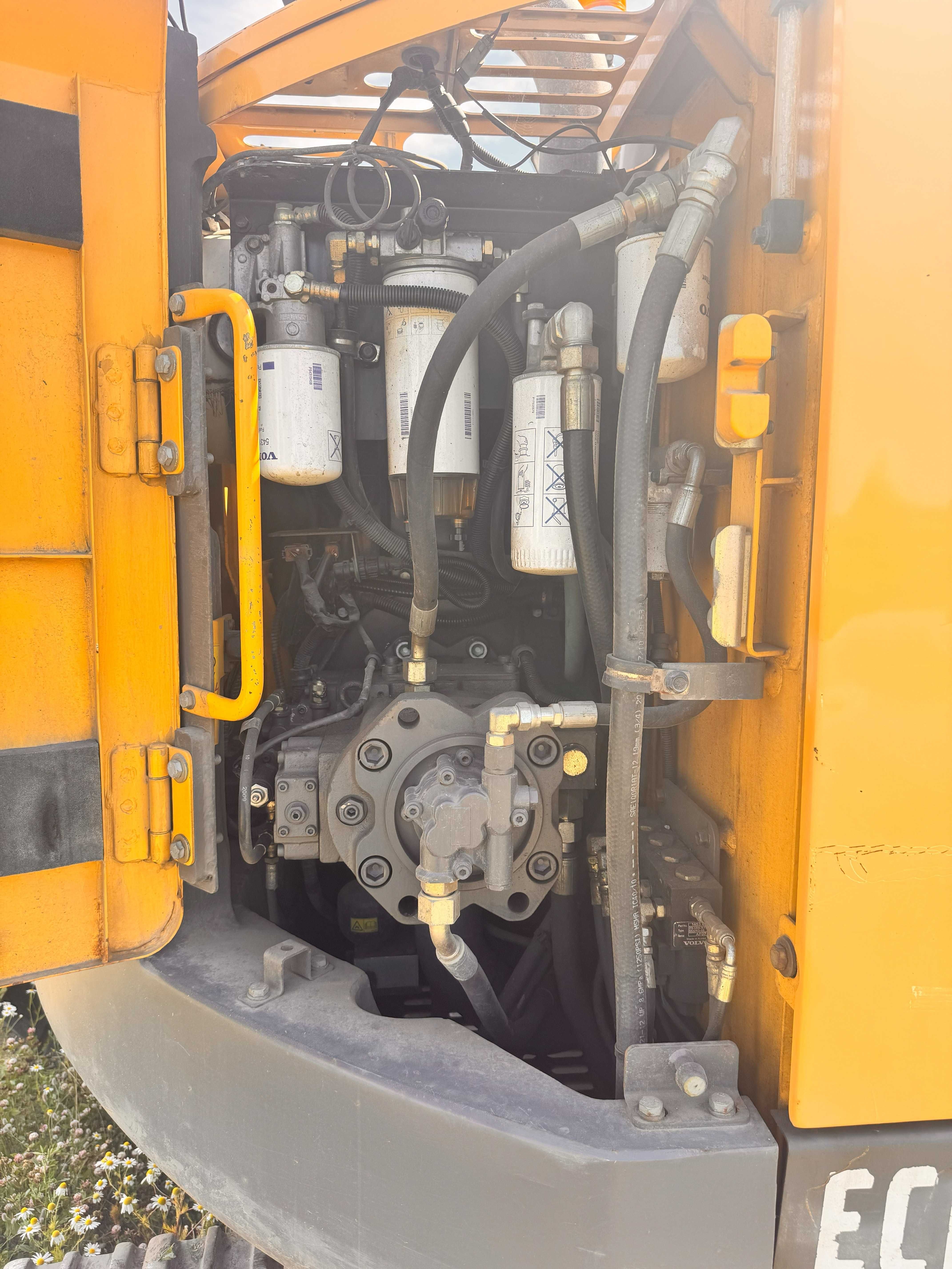 Koparka VOLVO ECR 235