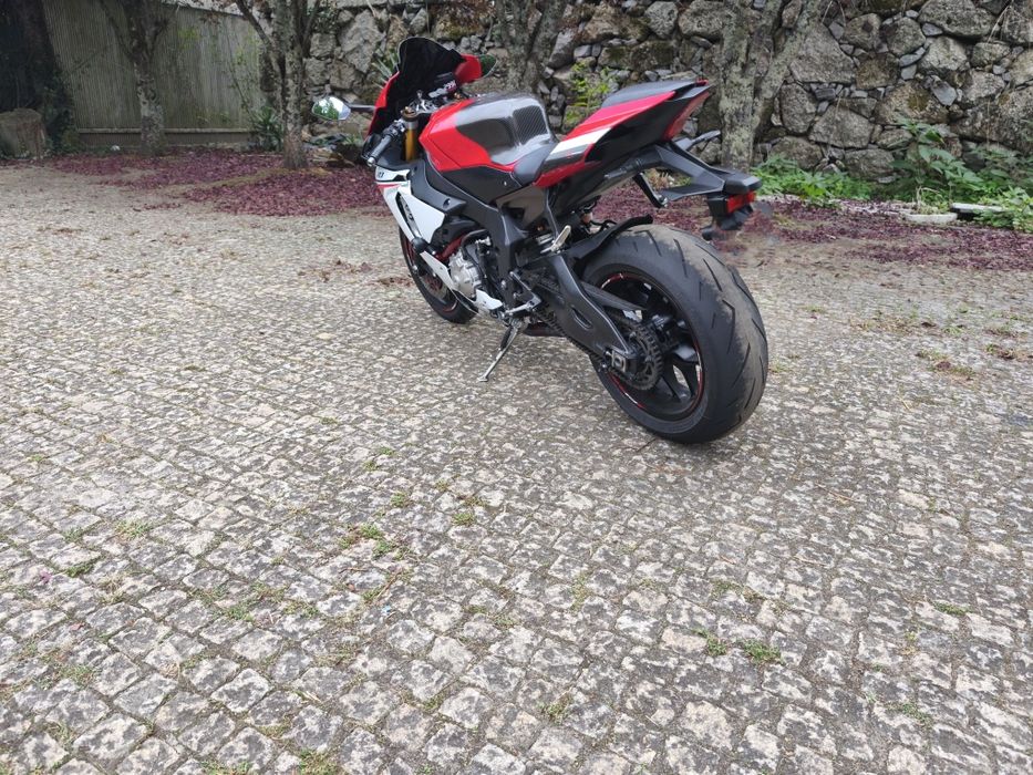 Yamaha yzf R1  2015