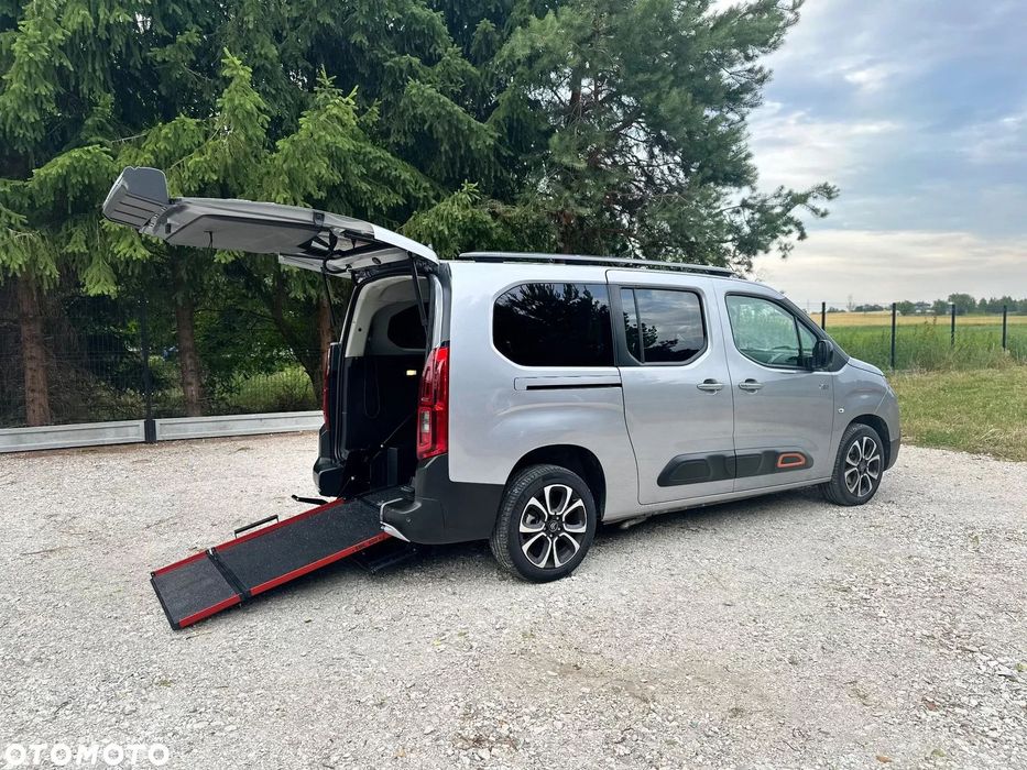 Citroën Berlingo Citroen Berlingo do przewozu osób niepełnosprawnych platforma PFRON