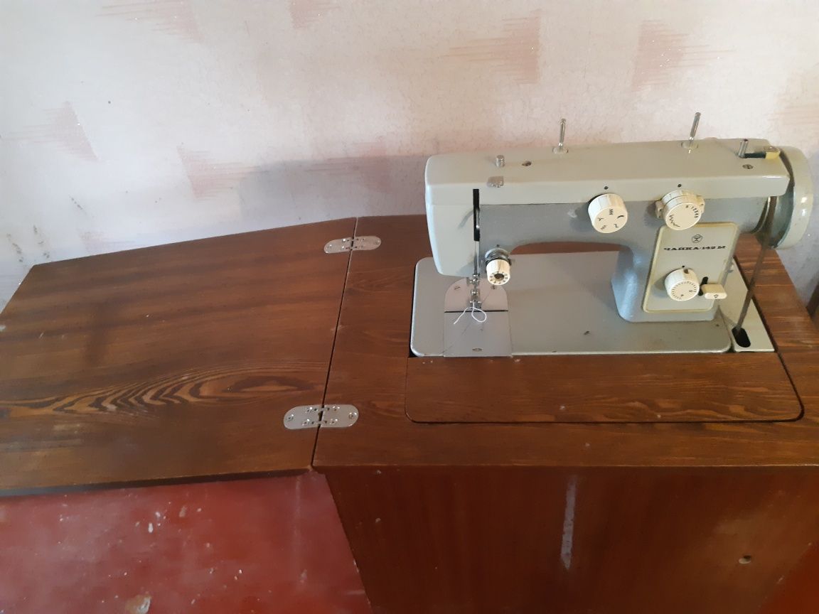 Продам швейную машинку