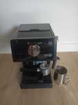 Ekspres kolbowy DeLonghi