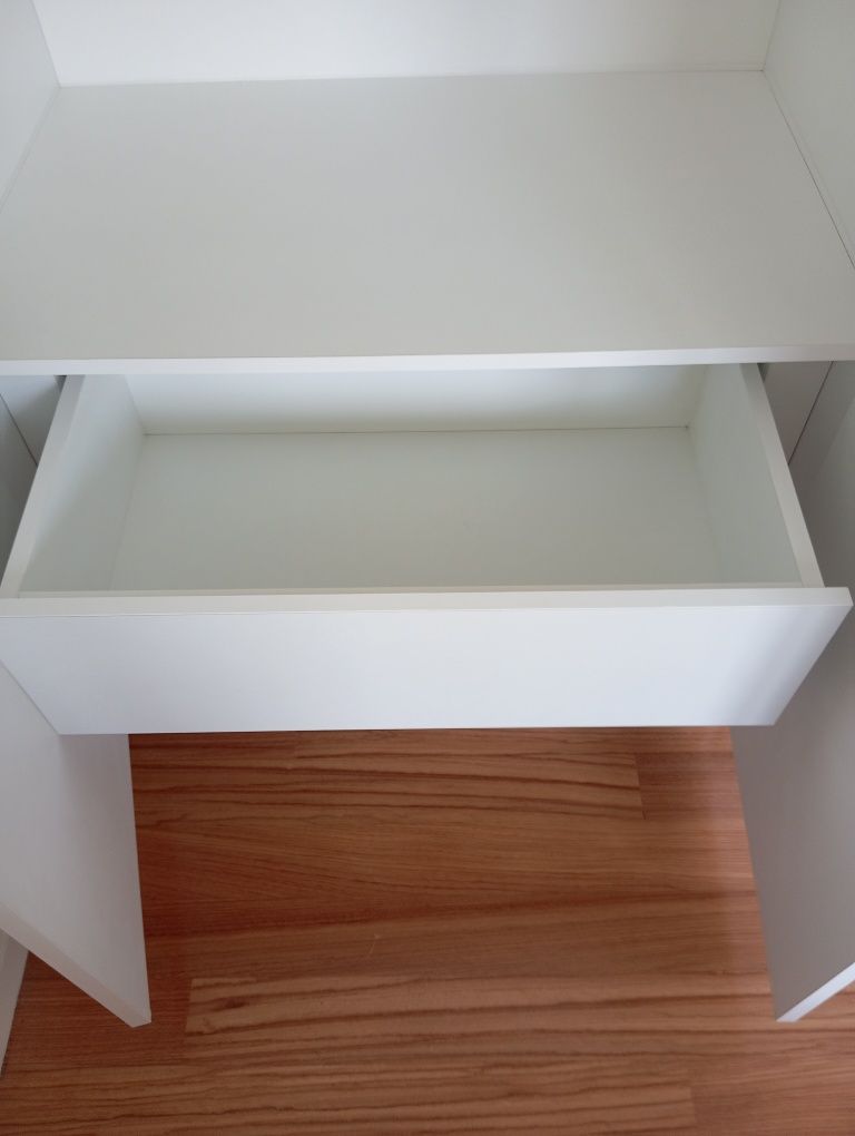 Roupeiro e comoda  branco