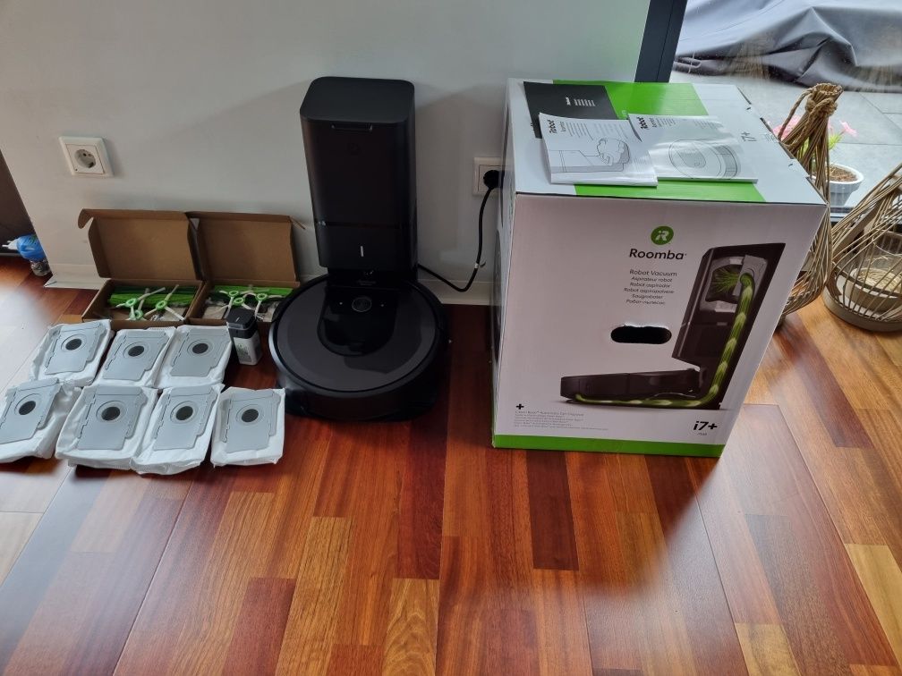 IRobot Roomba I7+ z stacją Clean Base +akcesoria