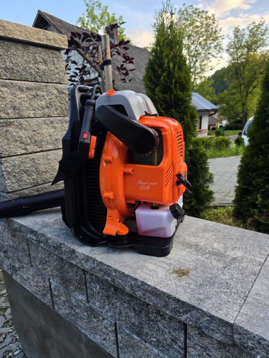 CZTEROSOW - Dmuchawa do liści szelkowa.