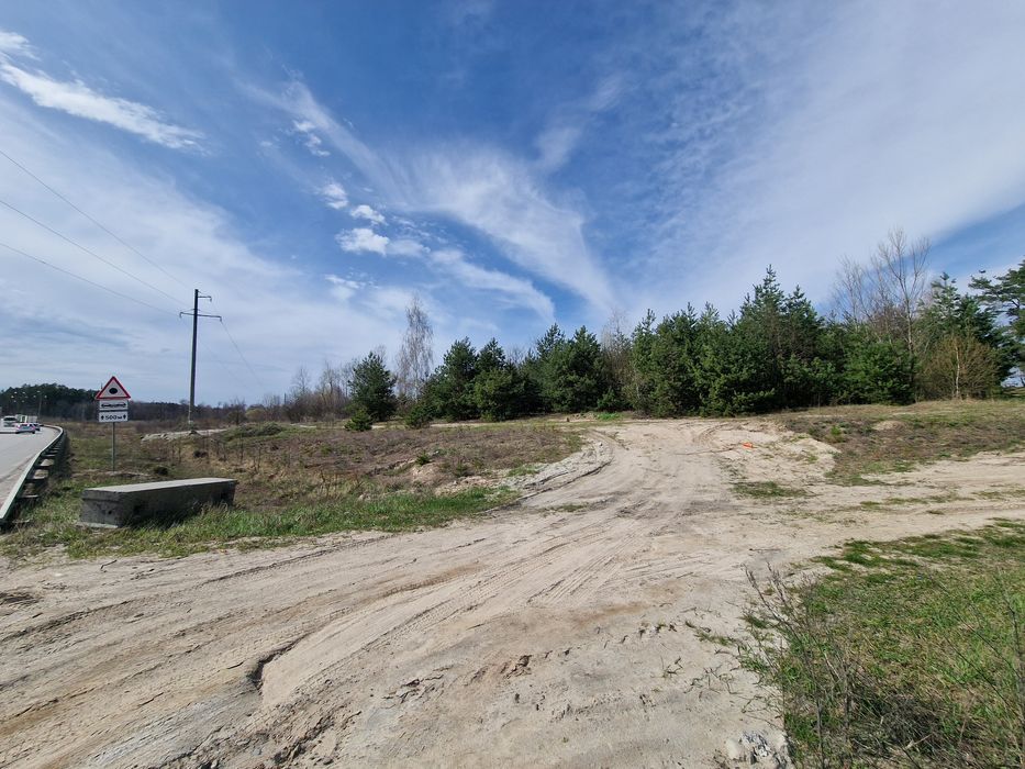 Продам землю 1.1 га ,фасад