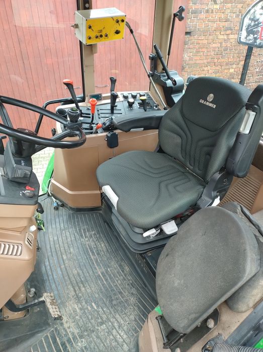 Ciągnik John Deere 7700