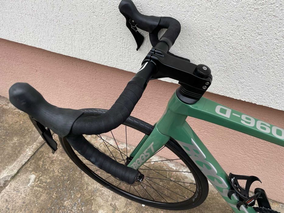 Rower szosowy full carbon, Boost R096-D disc, Shimano 105