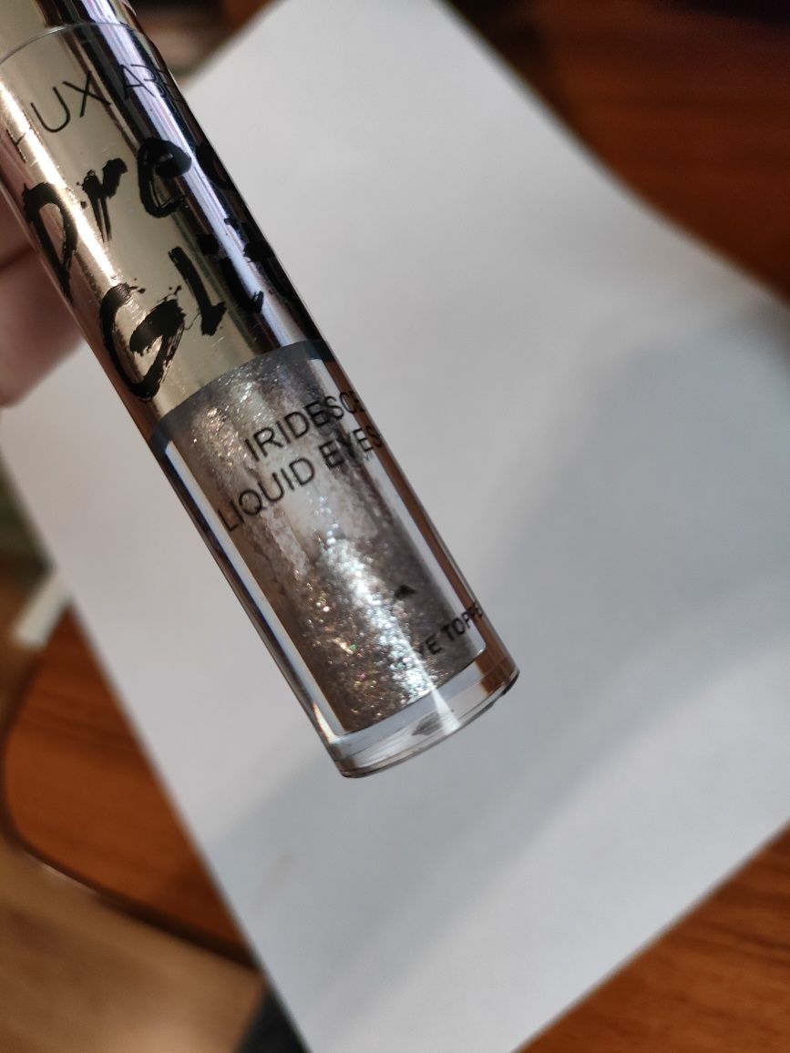 Cień w kremie metaliczny srebrny eye shadow topper efekt tafli nowy