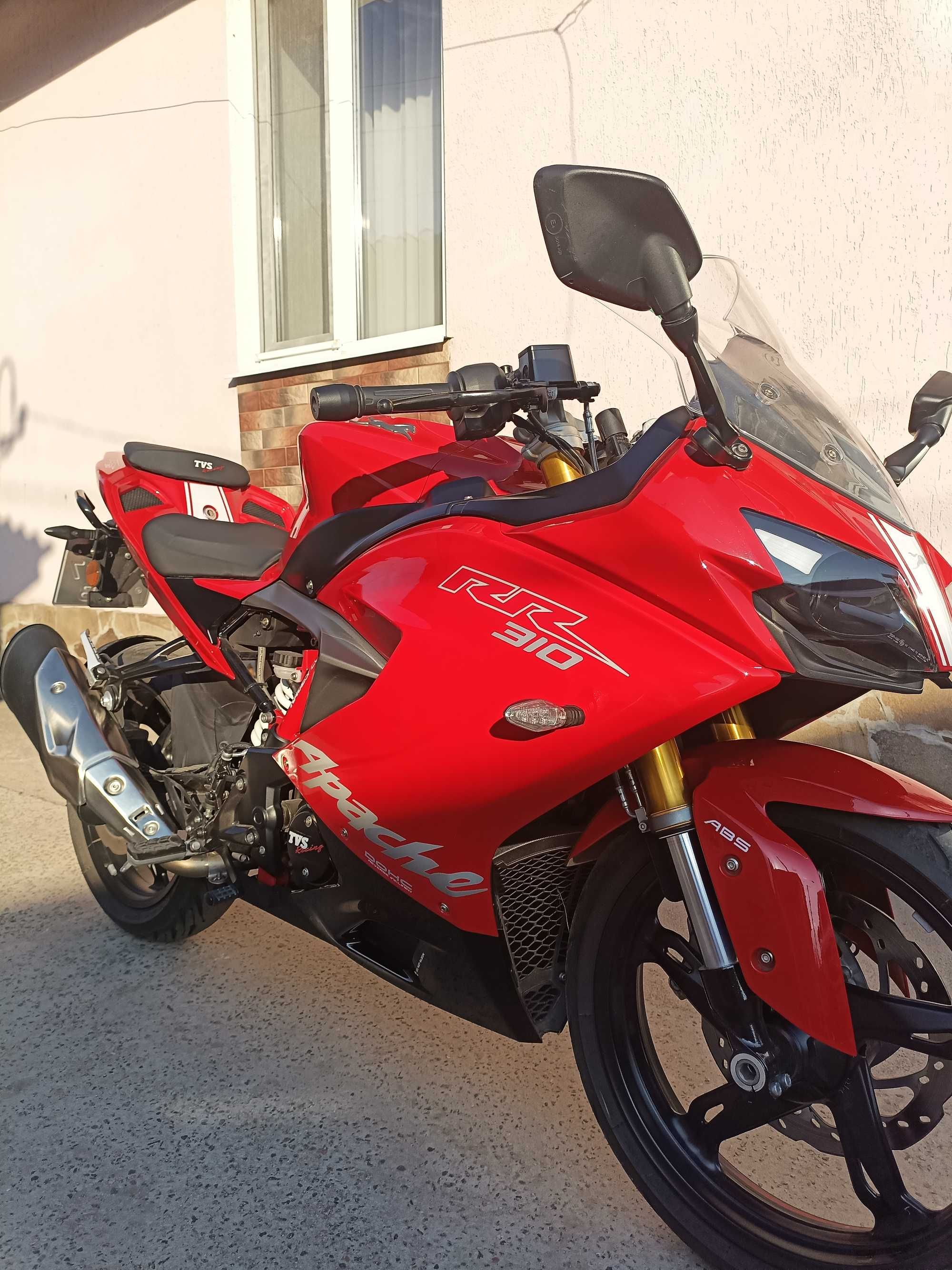 Мотоцикл TVS Apache RR 310