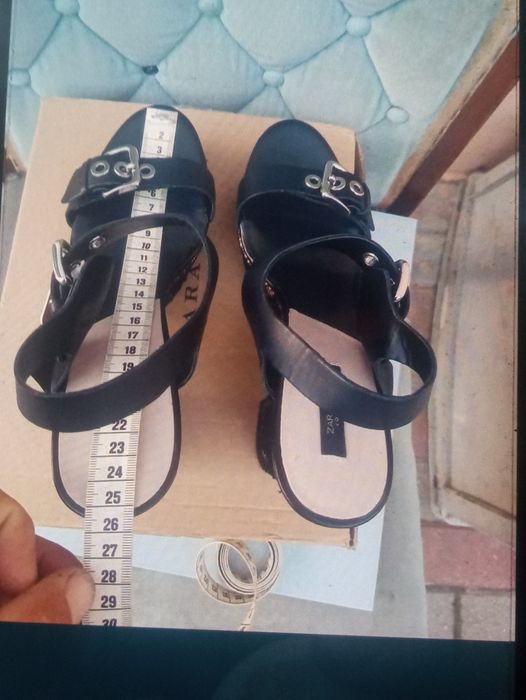 Sandały ZARA BASIC skórzane damskie na koturnie color czarny rozmiar 3