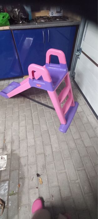 Zjezdzalnia plastikowa w pelni sprawna