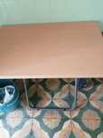 Vendo mesa mais 2 cadeiras desdobráveis de cozinha