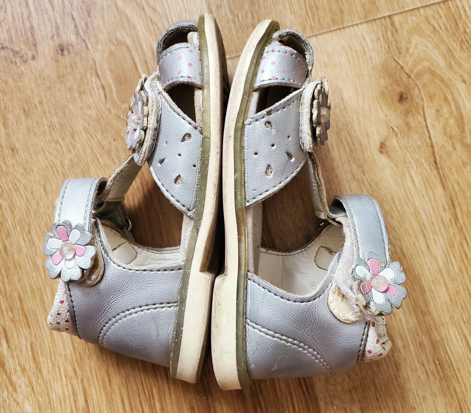 Серебристые босоножки сандалики сандали на девочку, стельки 14,8 см