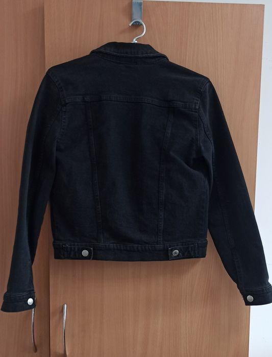 чорна джинсова куртка жіноча