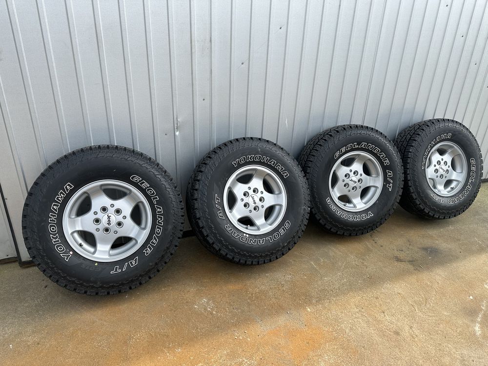 Alufelgi jeep XJ opony yokohama 31x10.50 R15 wielosezon komplet