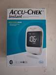 Glukometr Accu chek instant