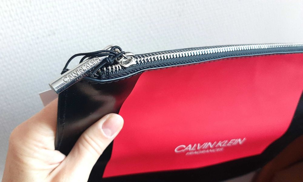 saszetka kosmetyczka Calvin Klein