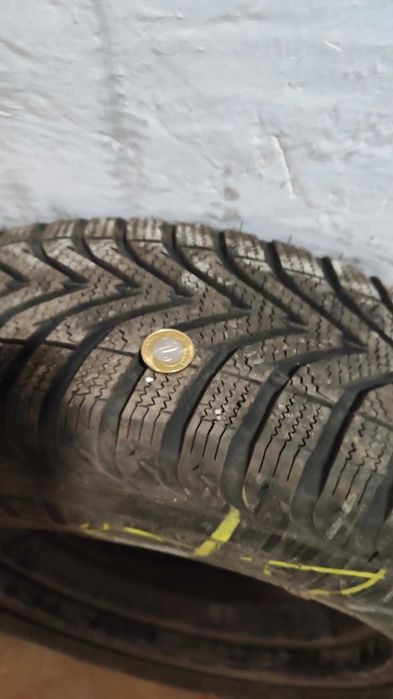 3 opony zimowe + 4 felgi w rozm. 165/70 r14 vredestein + 4 felgi Micra