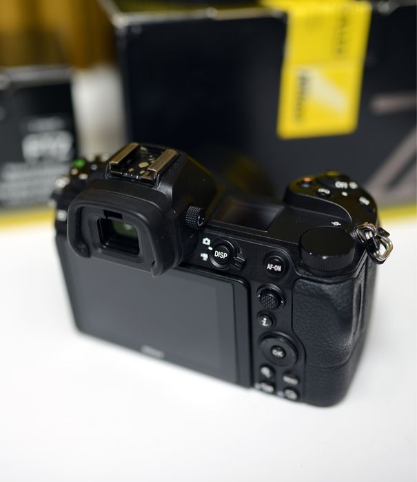 Продам Nikon Z6 (перша версія) + адаптер FTZ + карта пам’яті Sony 64GB