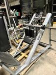 Maszyna na nogi Precor Hack Squat  Discovery Series Plate Loaded