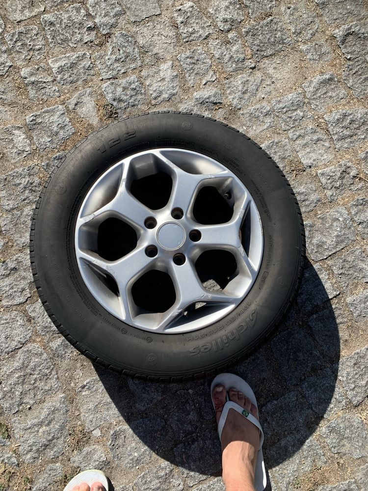 Jantes 15 com pneus bons volvo , ford peugout