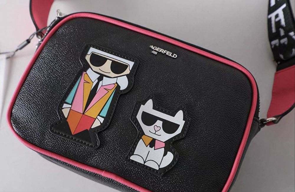 Кросбоді сумка Karl Lagerfeld з яскравим принтом