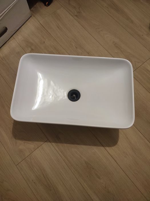 Umywalka nablatowa slim r