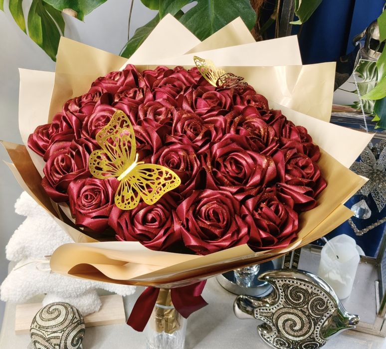 Ekskluzywny bukiet 25 wiecznych róż ze złotym brokatem