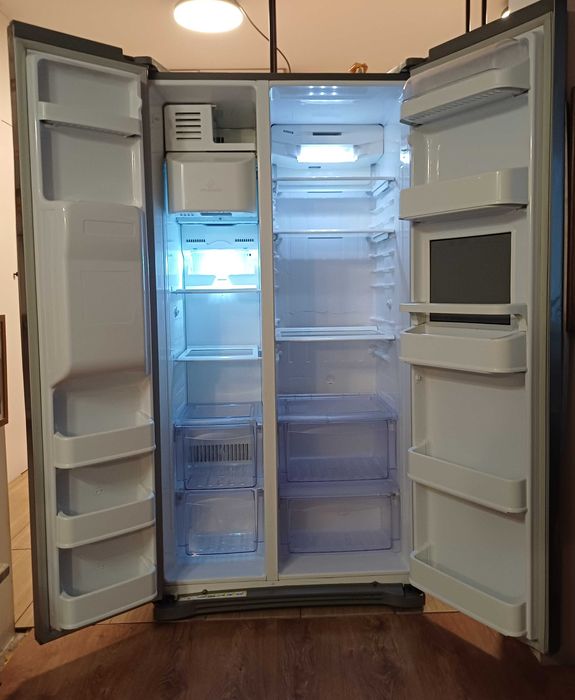 Lodówka LG Side by Side z dystrybutorem wody i kostkarką do lodu