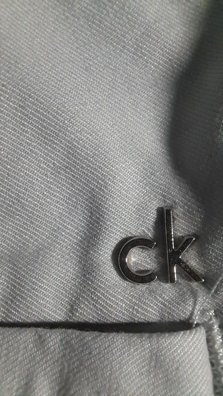 Брюки Calvin Klein на магазинних бірках