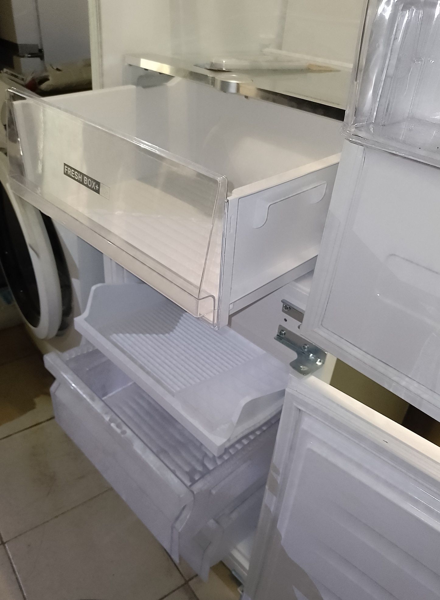 Холодильник Whirlpool WHC18 T341 та  WHC18 T311 вбудований інверторний