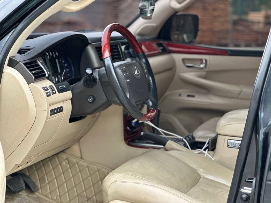 Продам лексус LX 570 срочно
