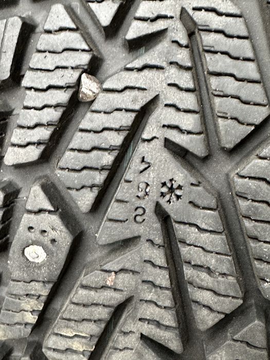 215-55-17 Nokian Hakkapeliitta 7 зима шип шипована